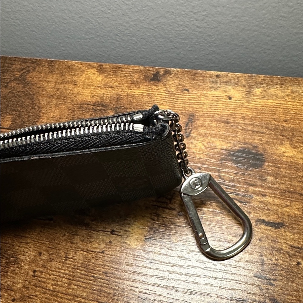 Louis Vuitton Damier Graphite Key Pouch - Picture 14 of 16